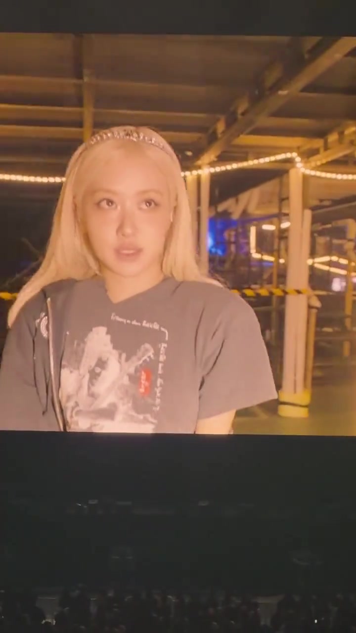 rosé今天吃了东京香蕉蛋糕,BLACKPINK东京演唱会day