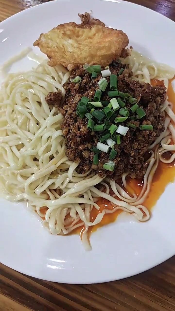 乌溪特色面馆肉沫炸酱干拌面，太香啦