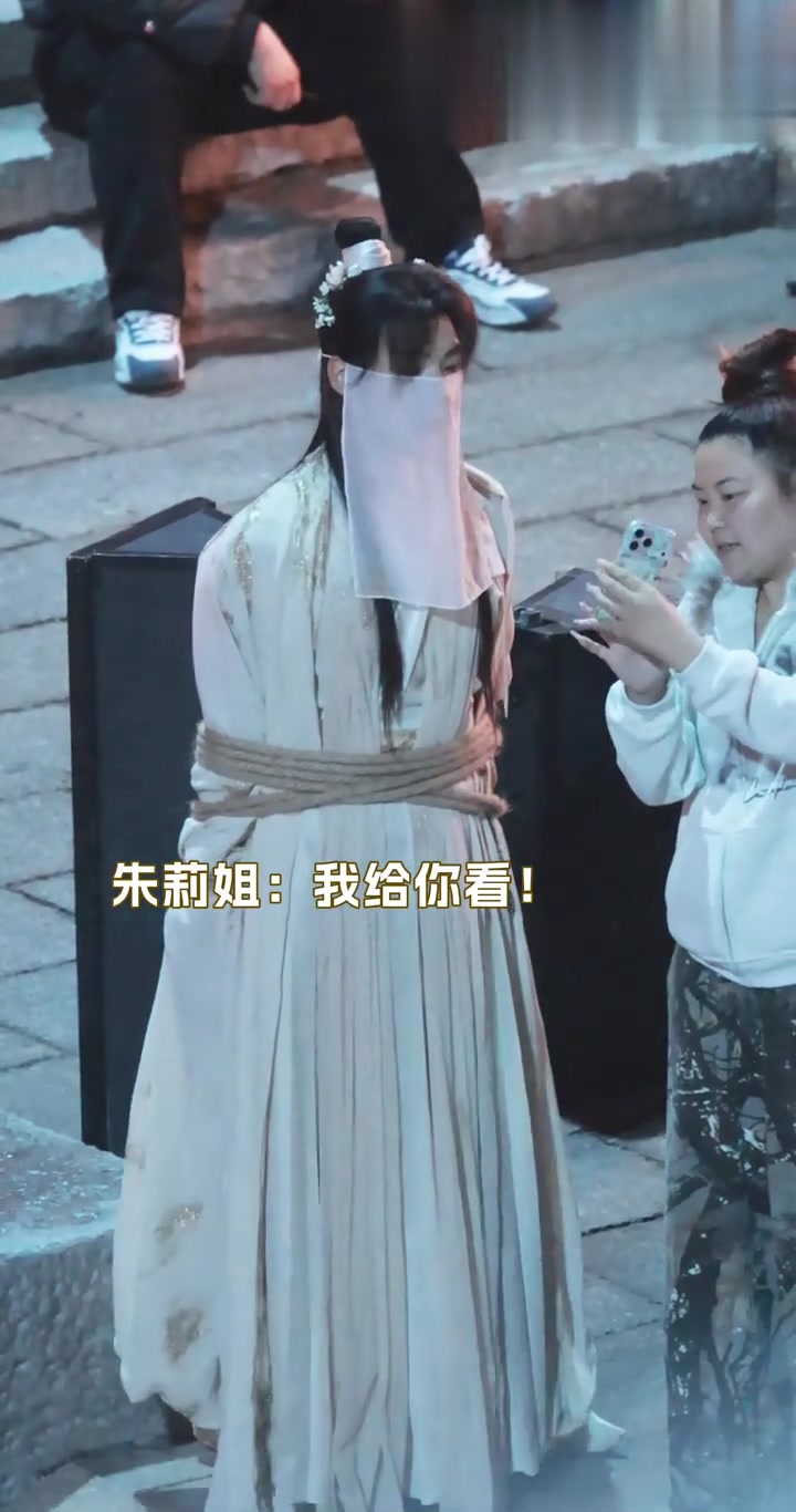 颜安和朱莉姐的片场小品环节，好期待这组图何时放出