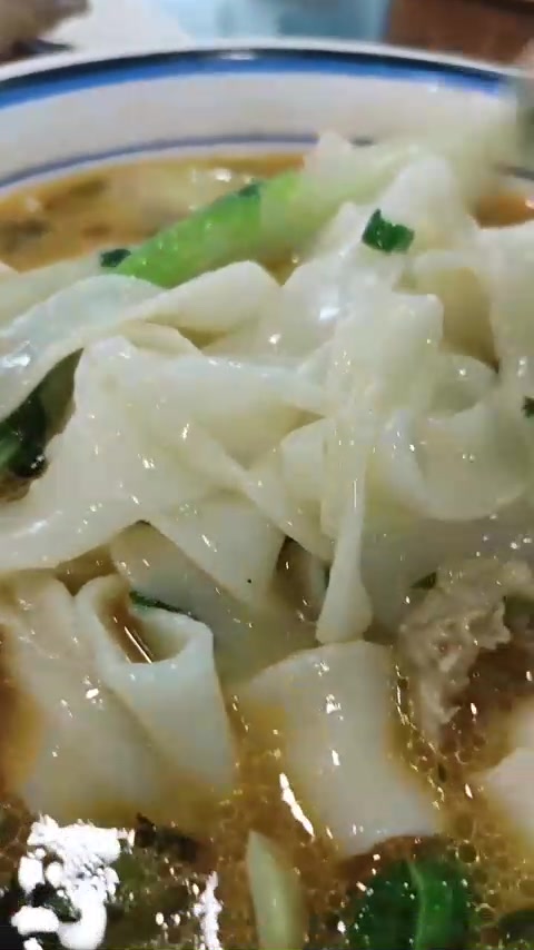 河南美食：焖面、胡辣汤、大包子、烧饼、水煎包