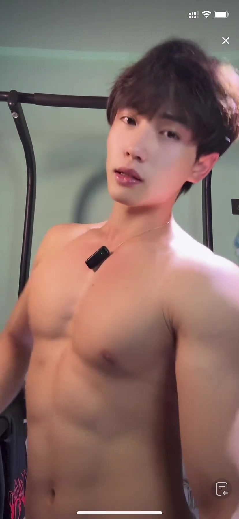 粉粉的肌肉男大帅哥