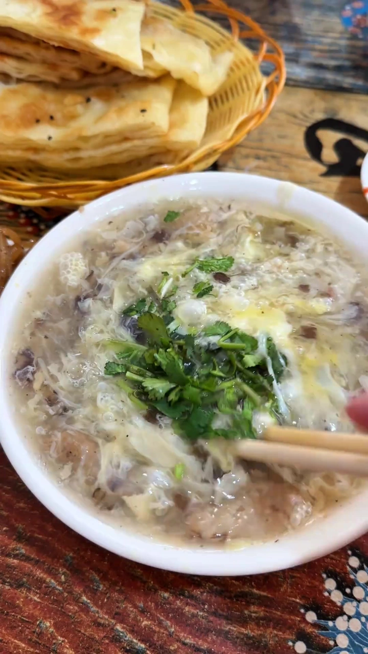 徐州这家油饼母鸡汤开了快二十年，巨好吃