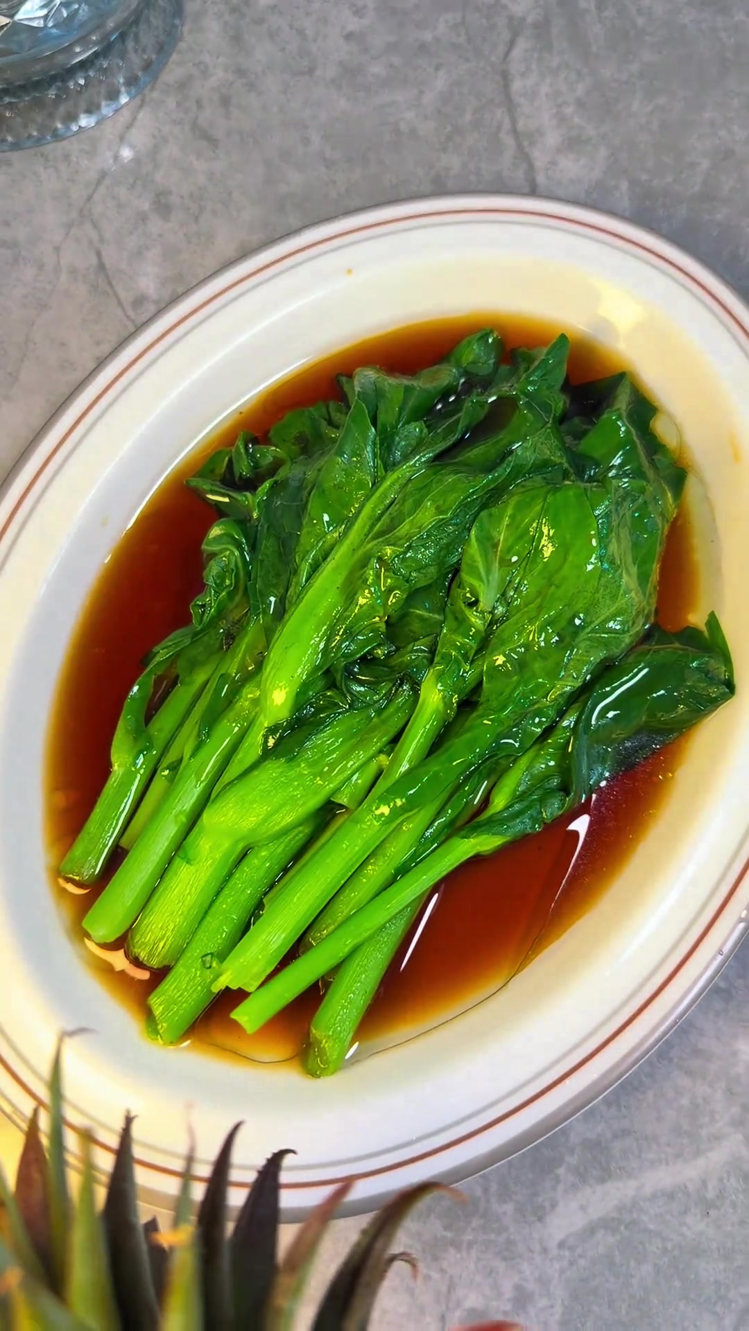 菠萝炒饭、爆炒牛肚、葱油菜苔，记得好好吃饭