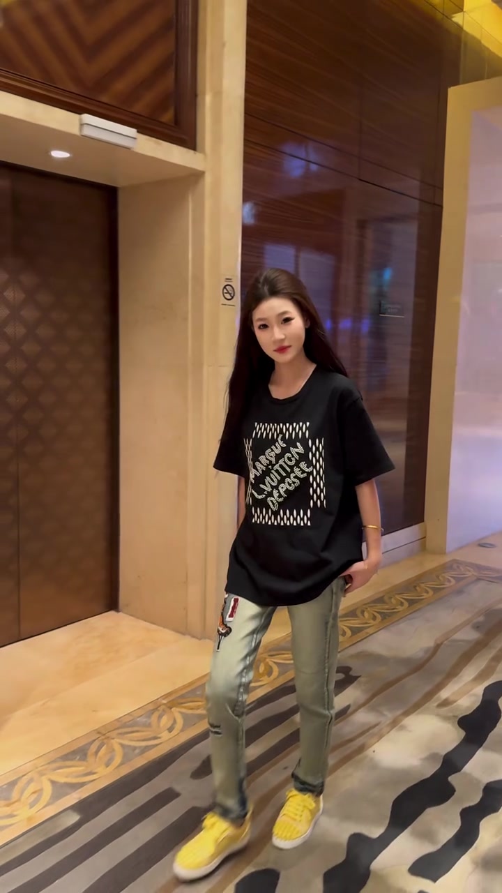 妈妈问我为什么不谈恋爱我说在等一个开奥迪的男人