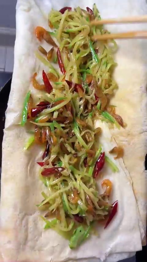 小红虾炒萝卜丝卷煎饼很好吃