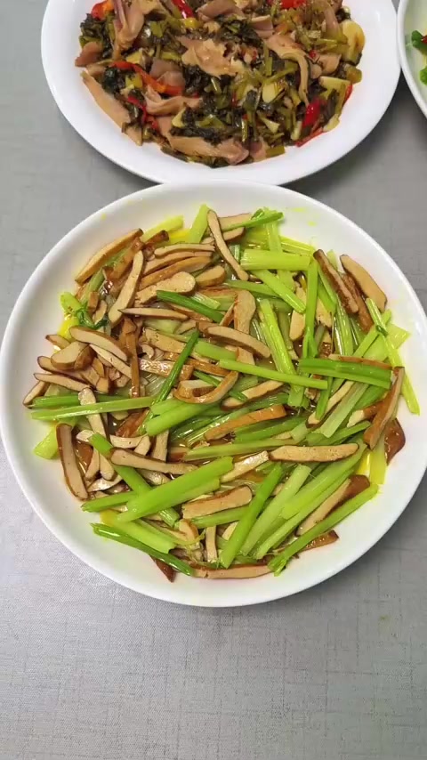 5道家常菜推荐：芹菜炒香干、雪菜炒肚丝、糖醋炒藕、红烧海鲳鱼