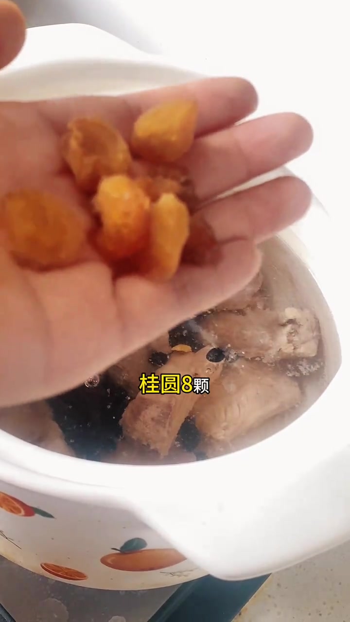 熬夜党可试熟地黑豆排骨汤，做法简单