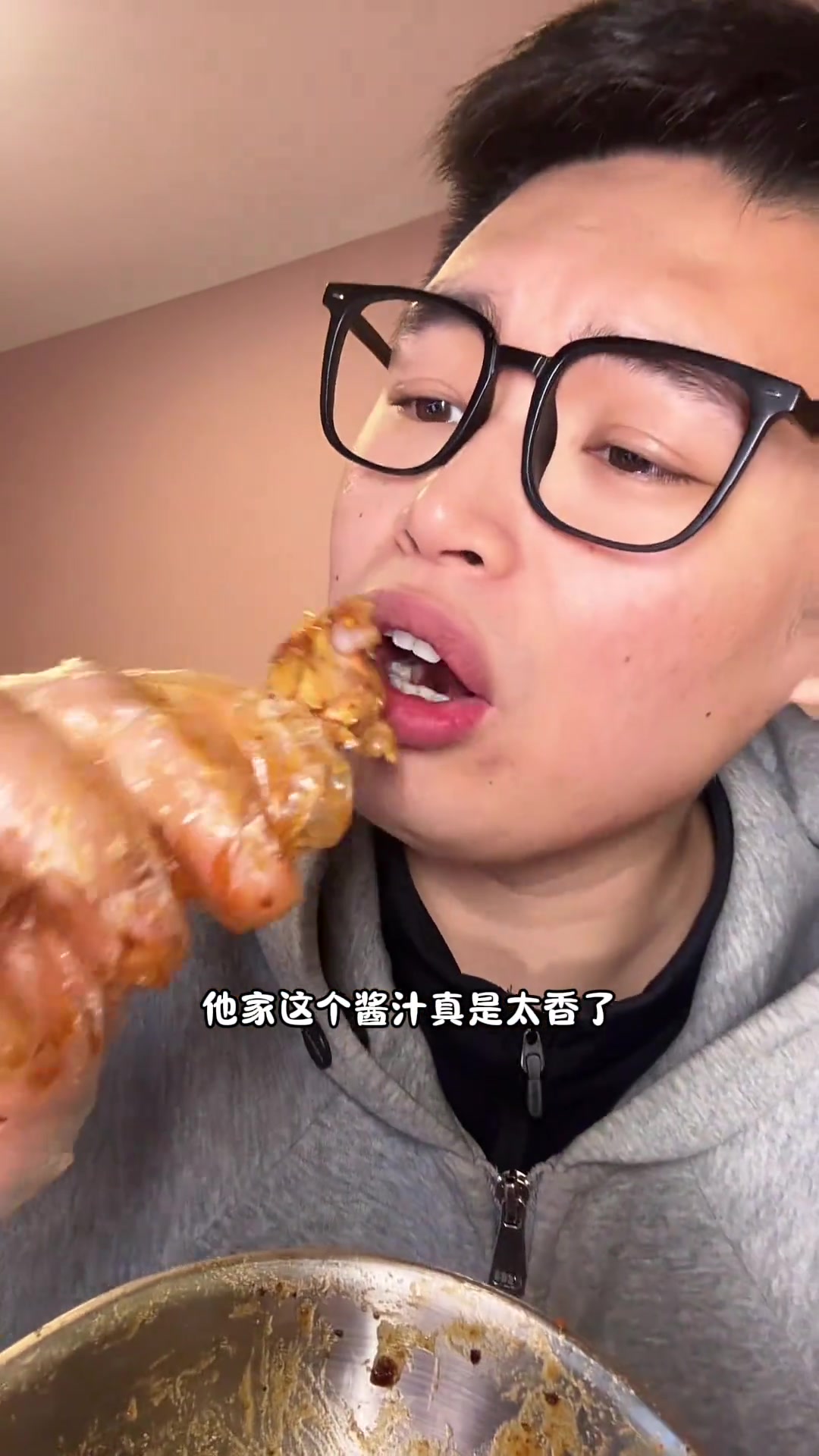 正宗沈阳手撕拌鸡架，嗦一口料汁太解馋！