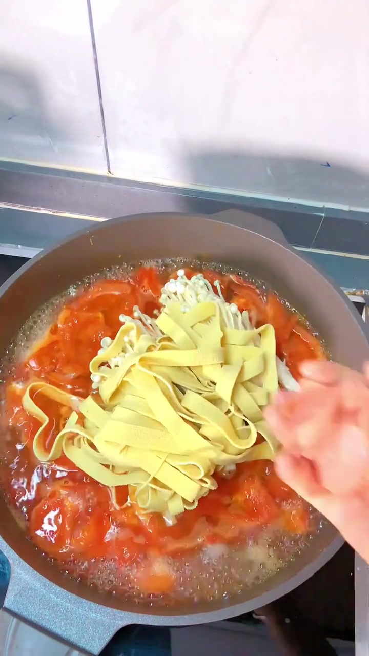 晚餐不知吃什么?低卡番茄豆皮汤高蛋白又好喝