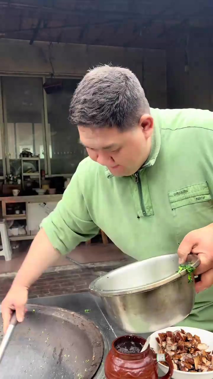 传统做法的腊菜炒饭真是香迷糊了