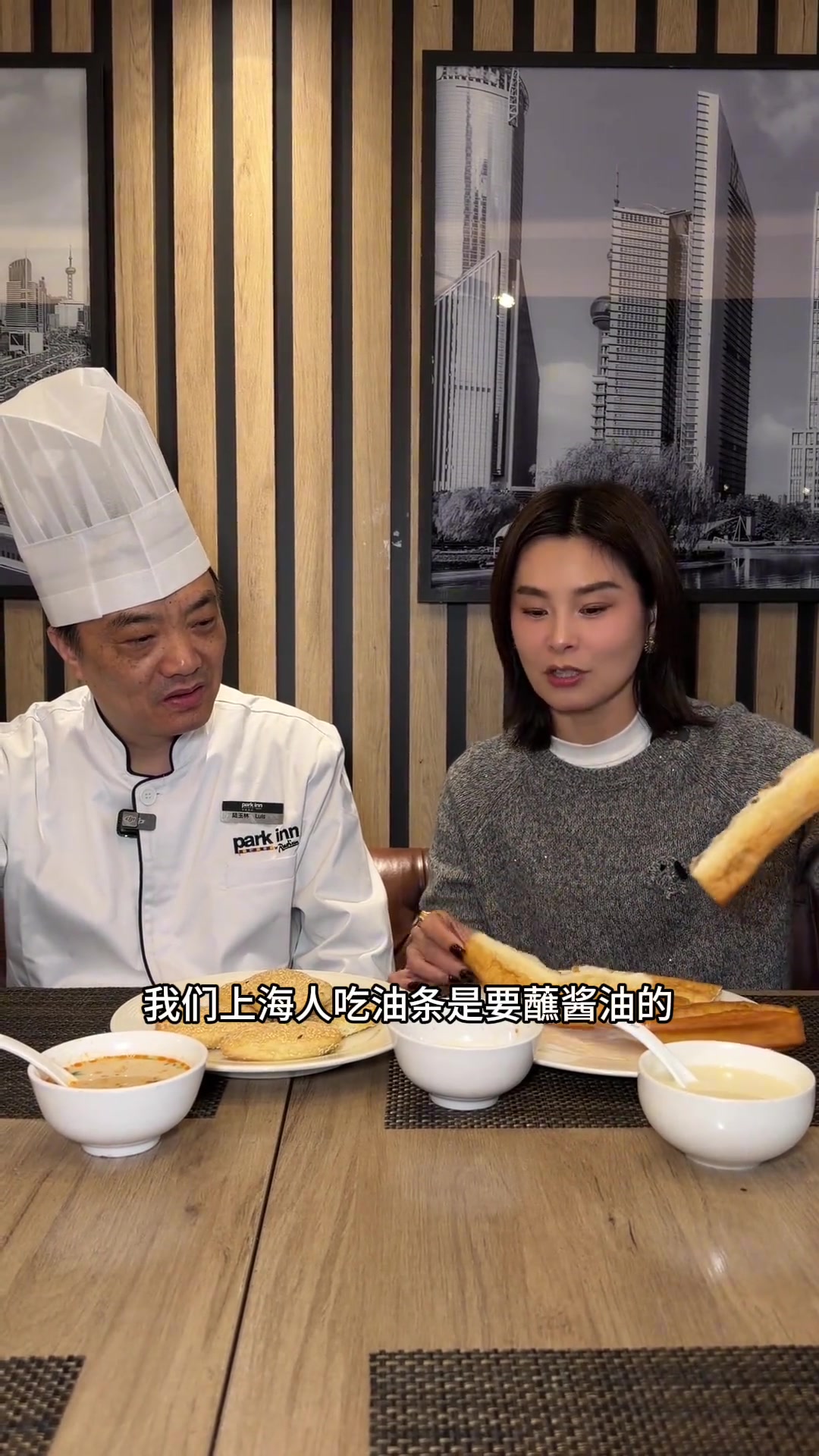 上海地道早餐，油条大饼配豆浆，你爱咸口还是甜口？