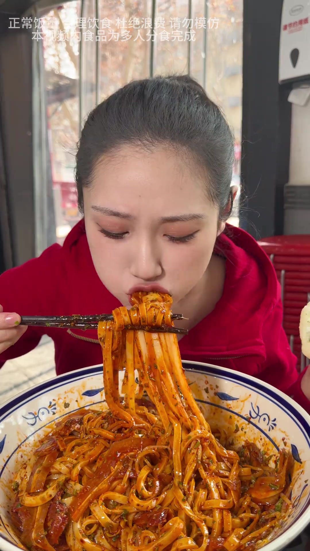 三秦套餐新体验,凉皮肉夹馍香椿辣子,美味诱人!