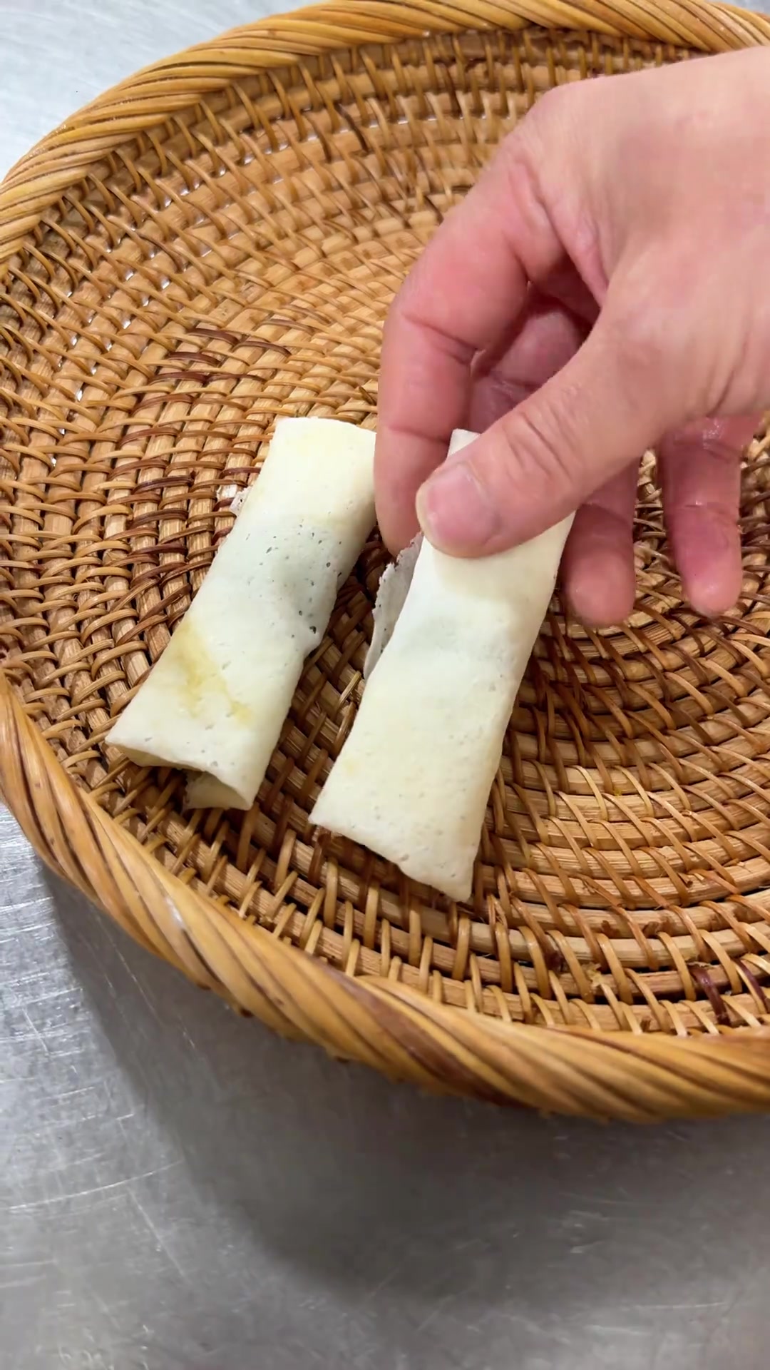 地菜春卷,脆香爽口,湖北武汉特色美食,过年必备!
