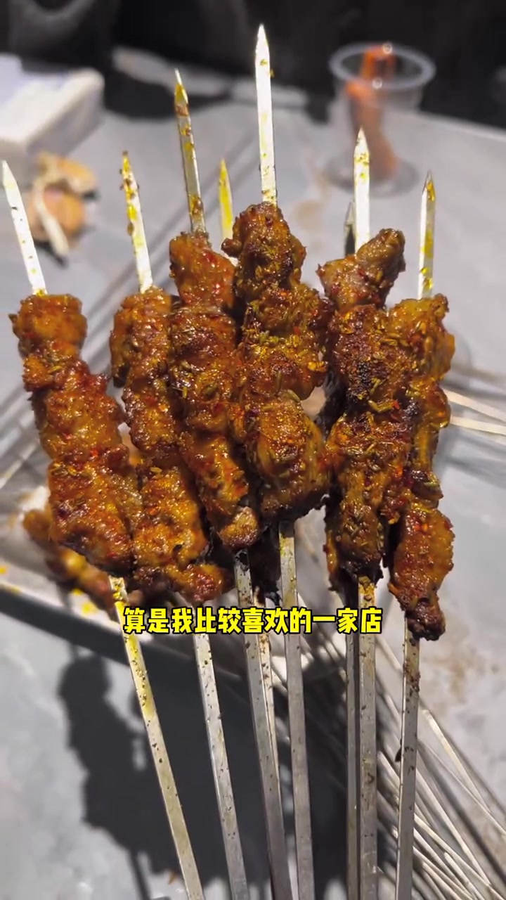 这是咸阳西边我个人比较喜欢的一家烧烤老店,从最早的广场所旁边开到现在的彩虹一路,味道一直比