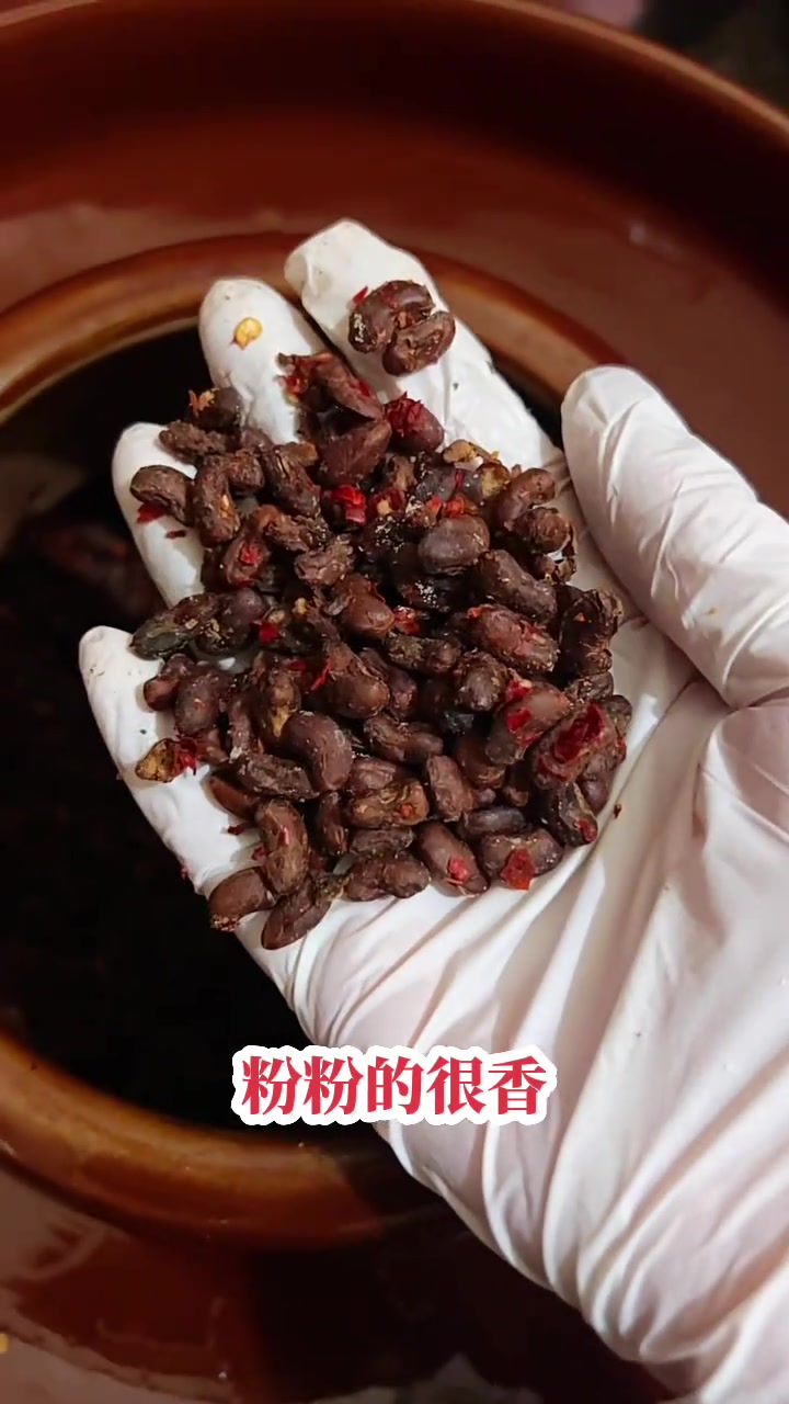 可食用坛子菜有洋芋片，豆豉，腌菜，坛味清淡