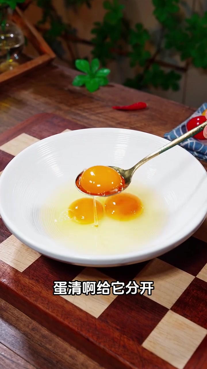你绝对想不到,仅用三颗草鸡蛋和半根香蕉就可以做出一顿完美的营养早餐保证大人小孩啊都爱吃#早