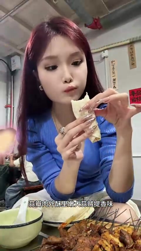 烟台居民楼下淄博烧烤家常菜馆，黄瓜拌油条必吃！