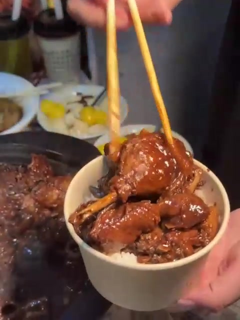 好朋友下次见面一起挑战武汉黑鸭煲！