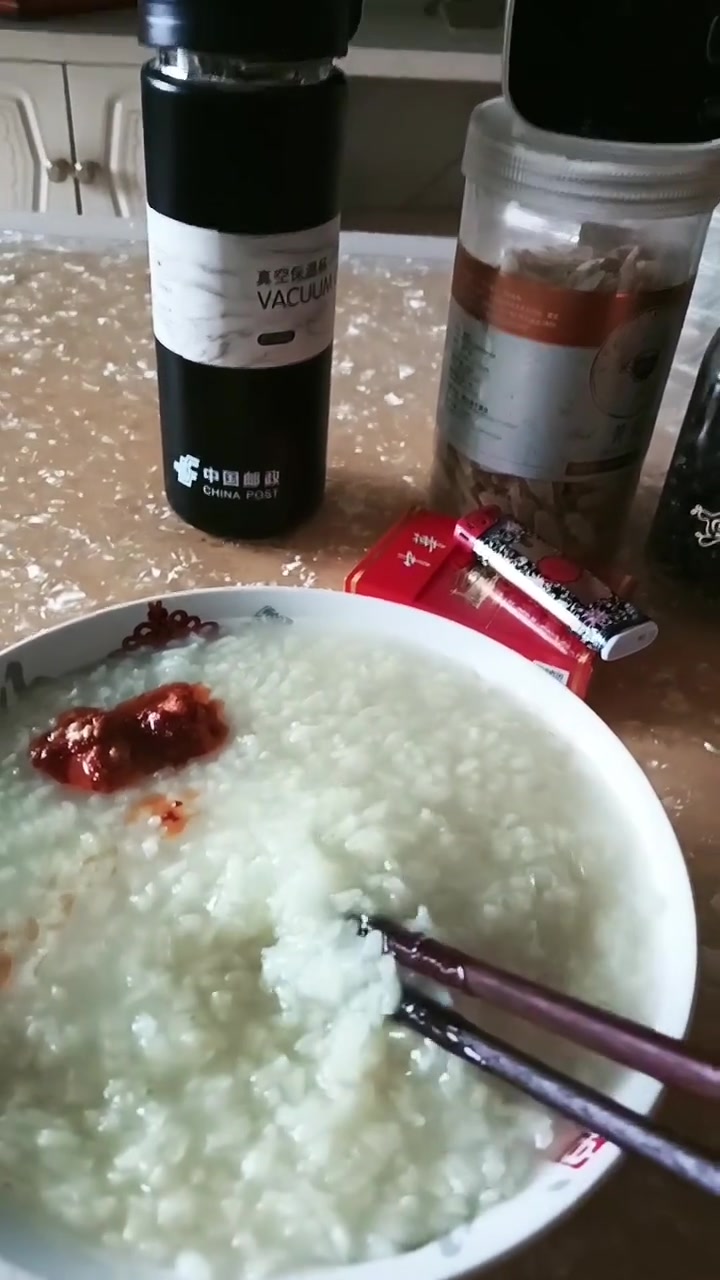 今日养生早餐白米粥，多在家做少吃外卖！