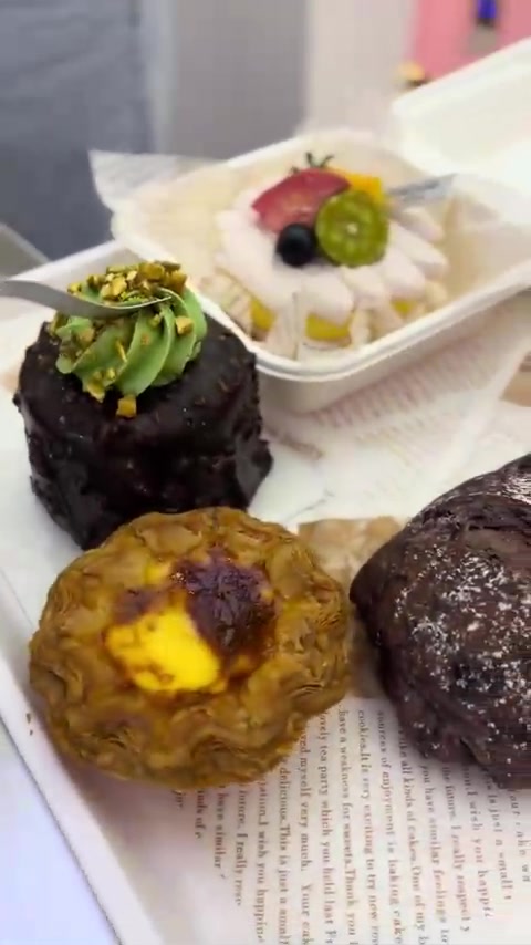 减肥刚见成效想犒劳，万象城附近烘焙蛋糕面包不错