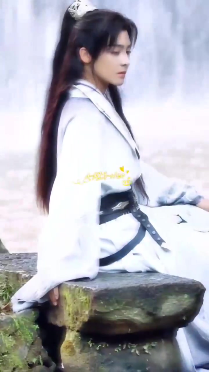 少白,破万啦!恭喜百里东君!恭喜侯明昊!《少年白马醉春风》所有的成员!所有的粉丝都是最棒的
