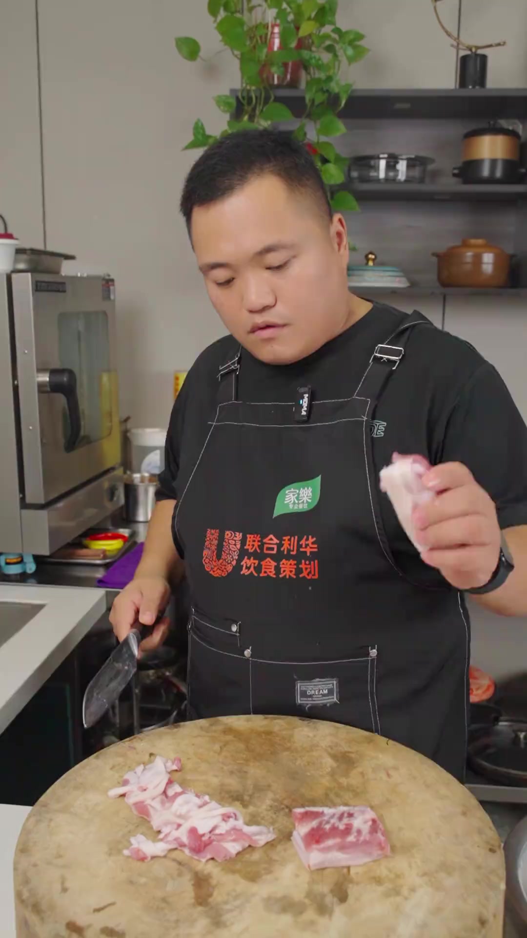 烤五花肉片的腌制方法现在烤肉吃不起啦,自己在家烤的话一斤五花肉才十几块……