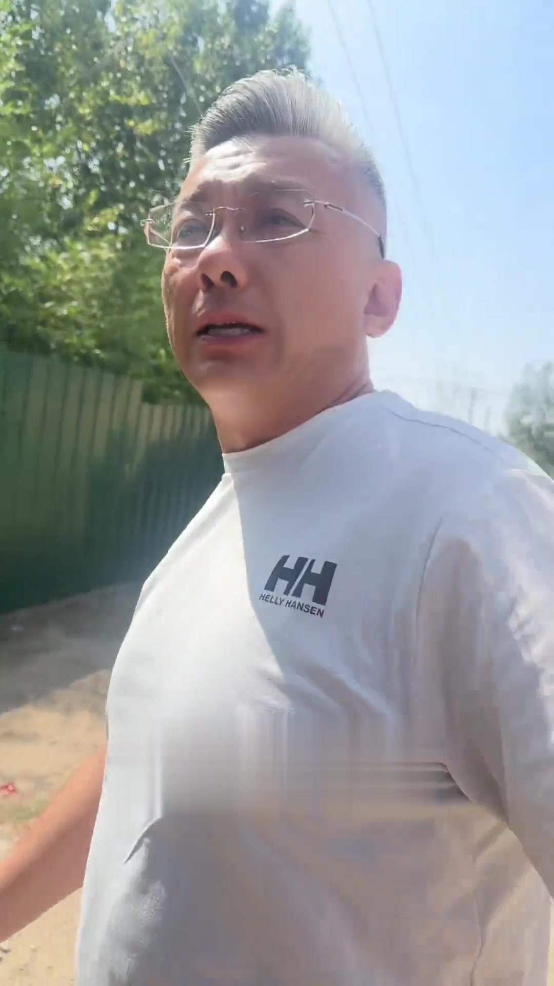 又喝上了，红的白的啤的