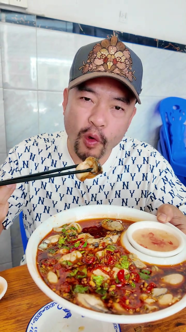 汕头土鸡火锅一条街,四家店日入百万,凌晨仍排队!