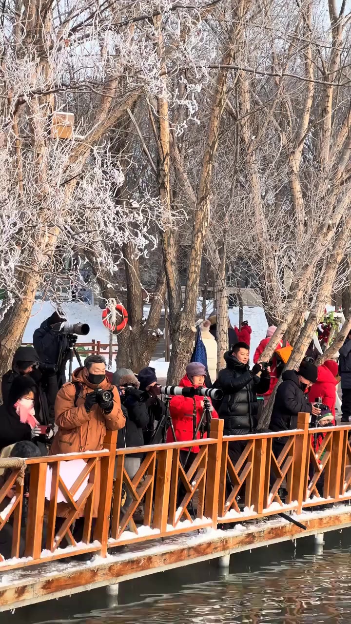 天鹅泉的雾凇再美,也别忘脚下的冰碴子!