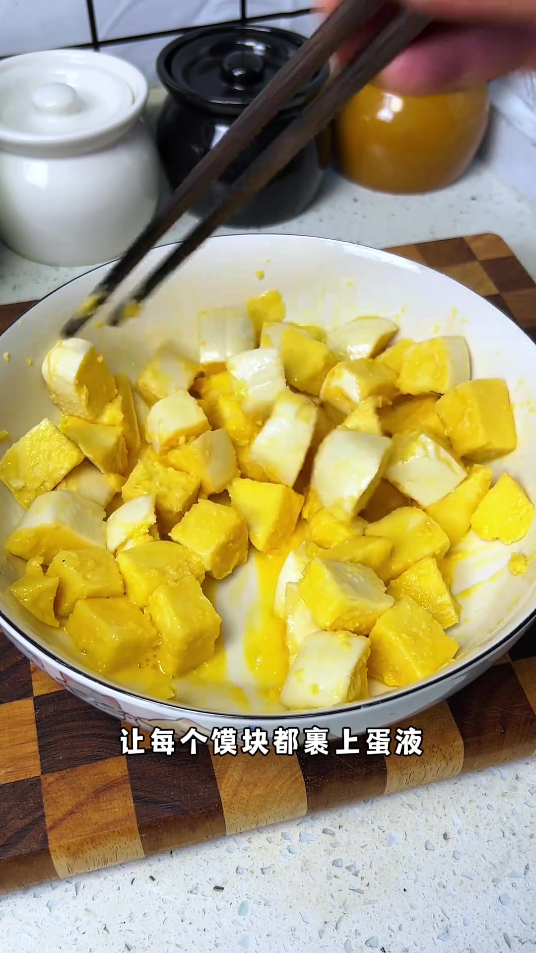 剩馒头变炒馒头，外焦里软，老人小孩都爱吃