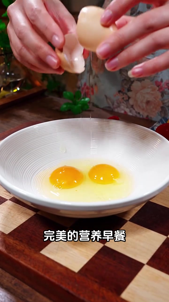 做梦都想不到,仅用一片生菜叶和三颗草鸡蛋就可以做出一顿完美的营养早餐#早餐#早饭