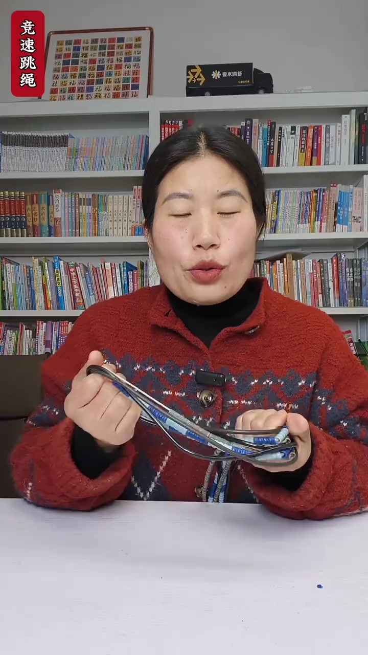 跳绳适合各年龄段，助小学生长高，中学生必考，中年人健身，特步竞速跳绳更快，效果显著