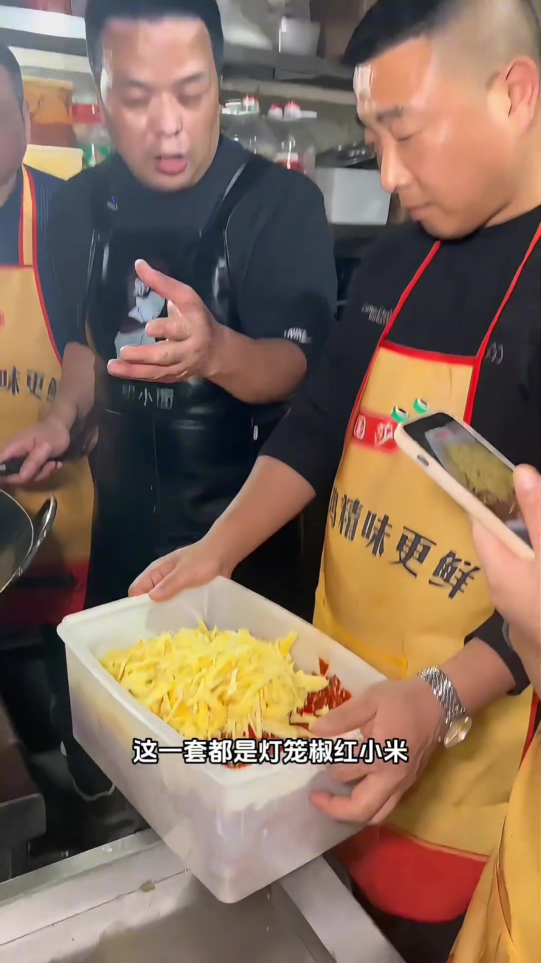 泡椒鸭血面,底料炒制是关键!