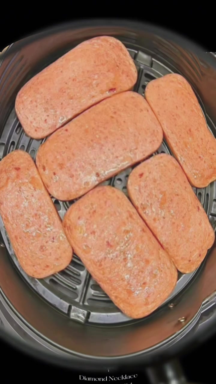 上海梅林午餐肉，90多年历史，肉质鲜嫩，越嚼越香
