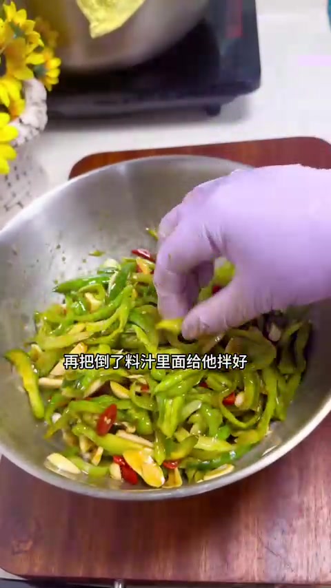 自己种的黄瓜太多，做炝拌黄瓜爽口清脆，夏天必备小凉菜