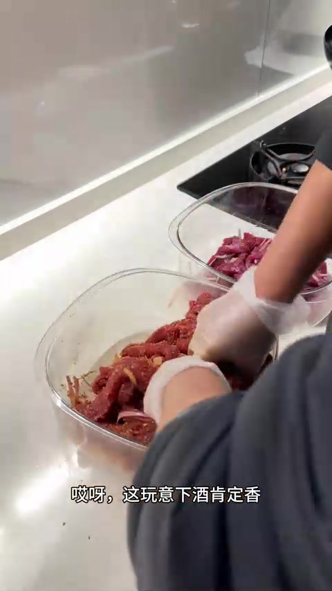 家庭版风干牛肉干制作，做法简单越嚼越香，天冷适合晾晒