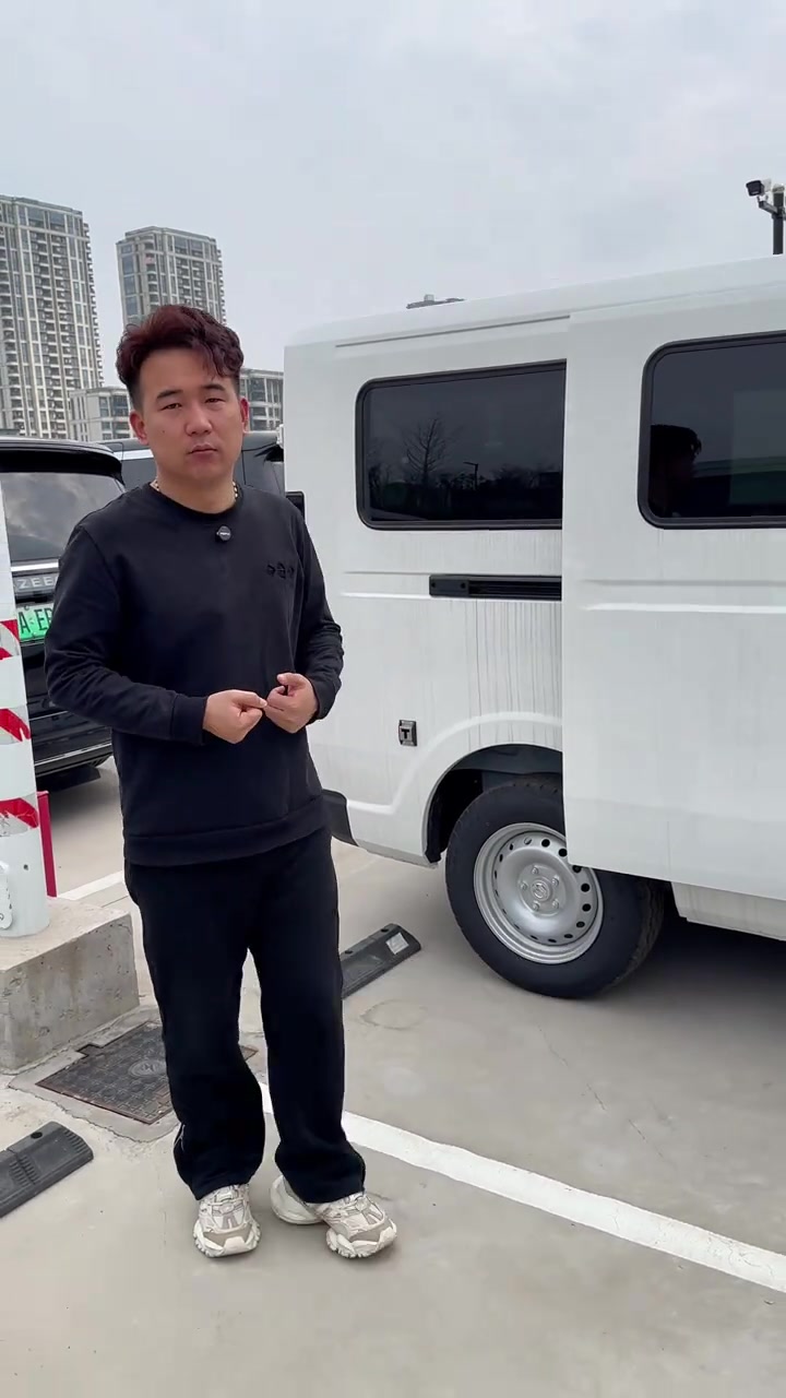 53度宁德电池,续航365公里,新能源面包车实测
