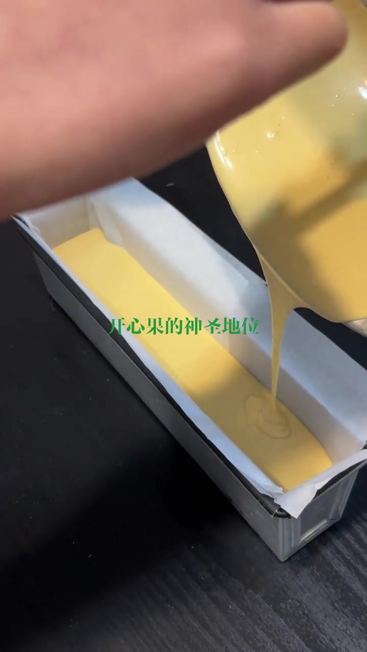 二八酱巴斯克芝士蛋糕，简单搅匀即可享用，口感令人惊喜