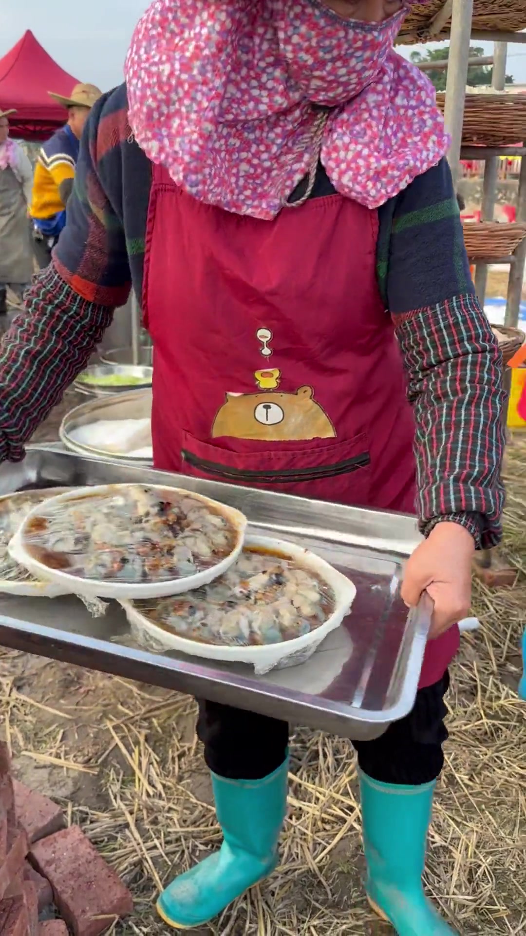 田埂上的农村婚宴酒席，满是人间烟火