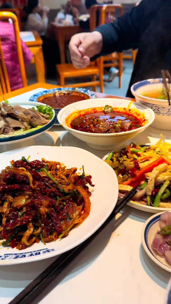 打卡西安特色水盆羊肉,邢老三肉丸胡辣汤