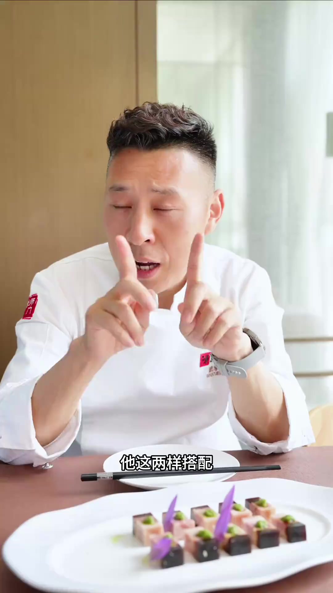 适合夏天的一道凉菜「自制咸肘」，搭配自制的香椿酱，不但味道好