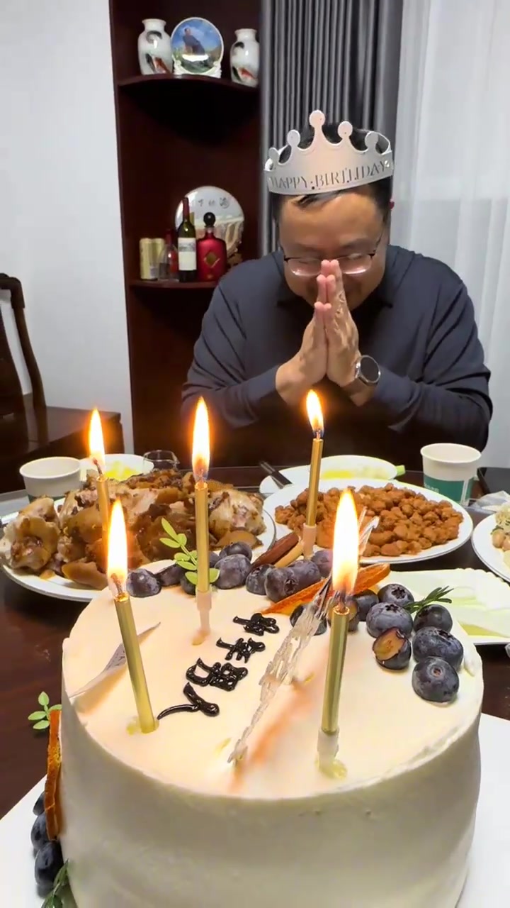 来自中年男人的快乐,一个蛋糕伺候两个生日