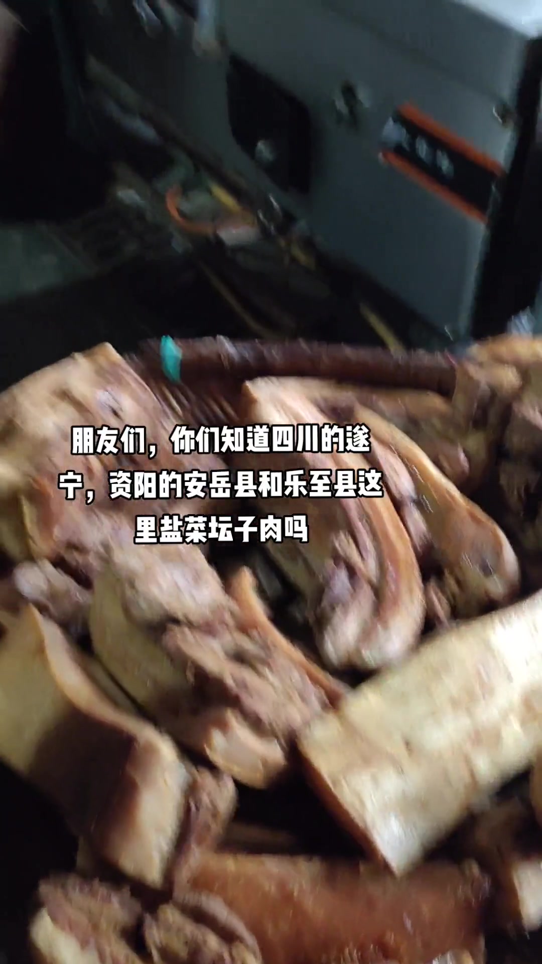 四川农村的盐菜坛子肉，是储肉好方法