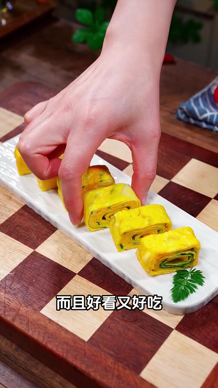 你一定想不到,仅用半根黄瓜,还有三个草鸡蛋就可以做出大人小孩都爱吃的完美营养早餐#早餐#早