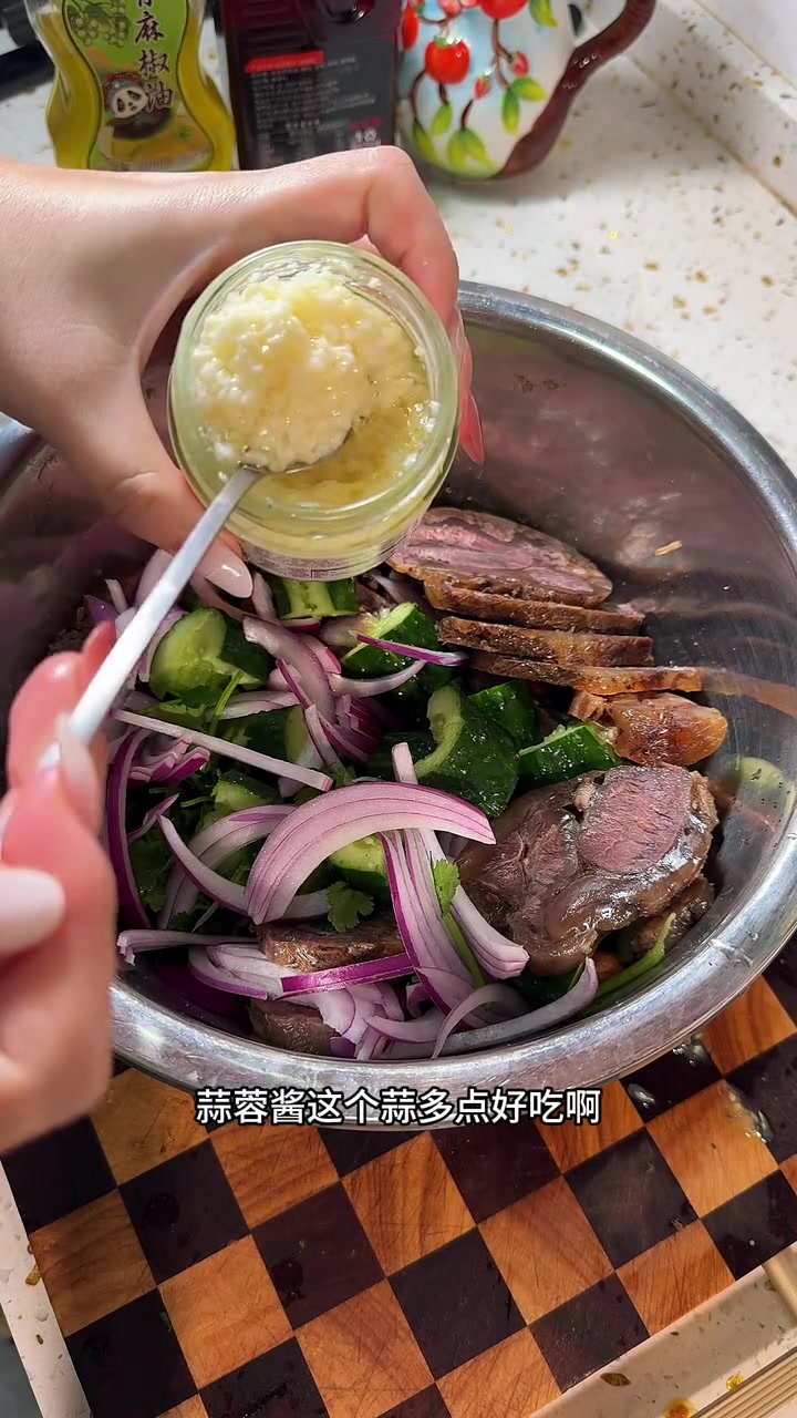 满满一大口，连肉带筋的！这也忒香了 #黄瓜拌牛肉 #低脂低卡 #凉拌菜 #喜爱度激励计划