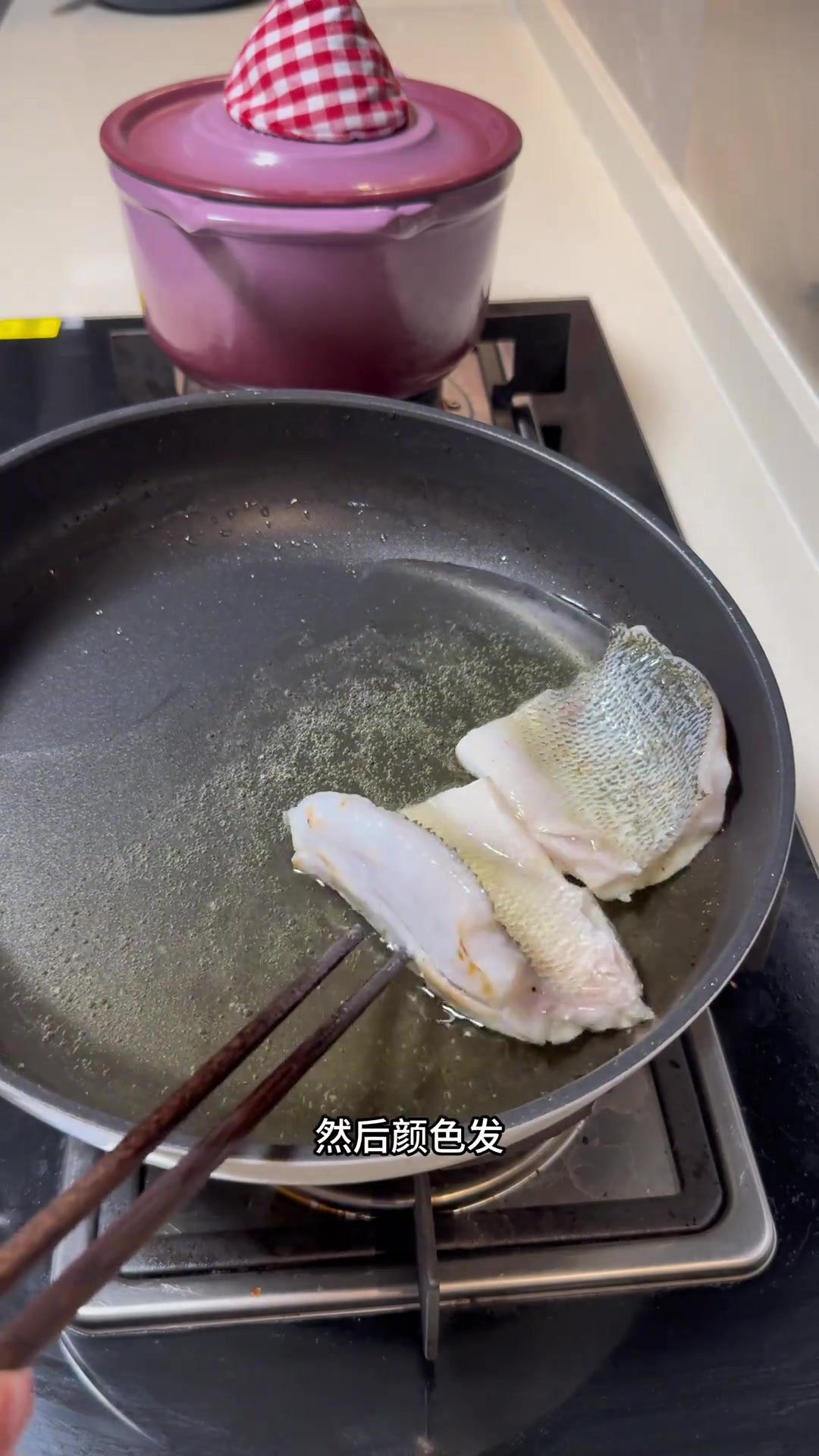 复刻一饭封神同款，烧椒鲈鱼配拌面