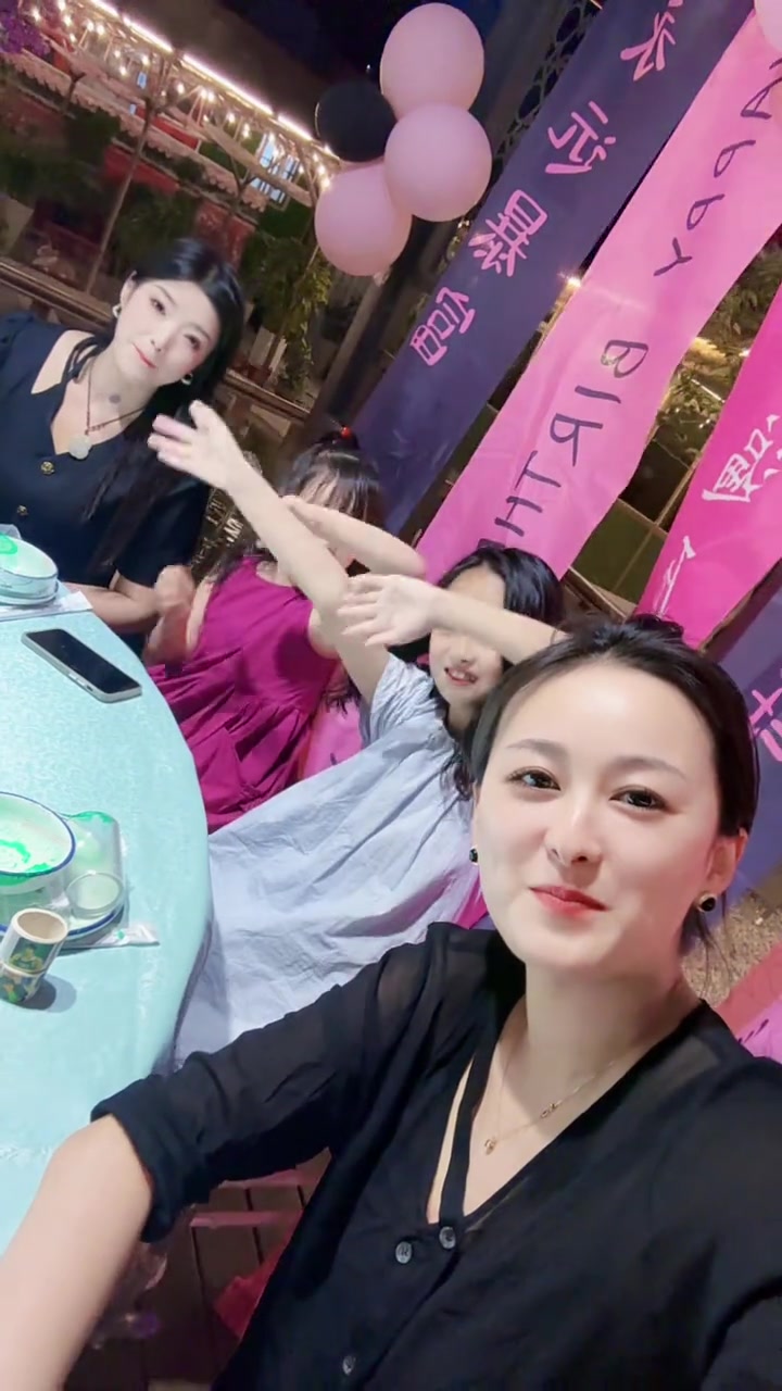祝小美女生日快乐，生日蛋糕甜蜜温馨！