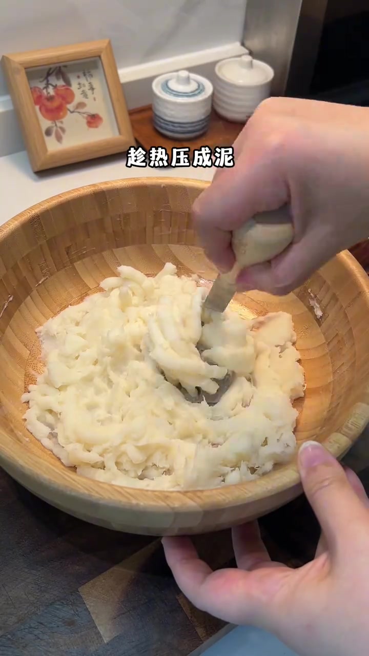 苹果山药饼做成优质早餐，香甜软糯拉丝孩子爱吃