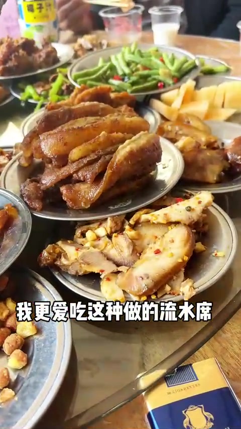 带大家看看襄阳流水席的美食！