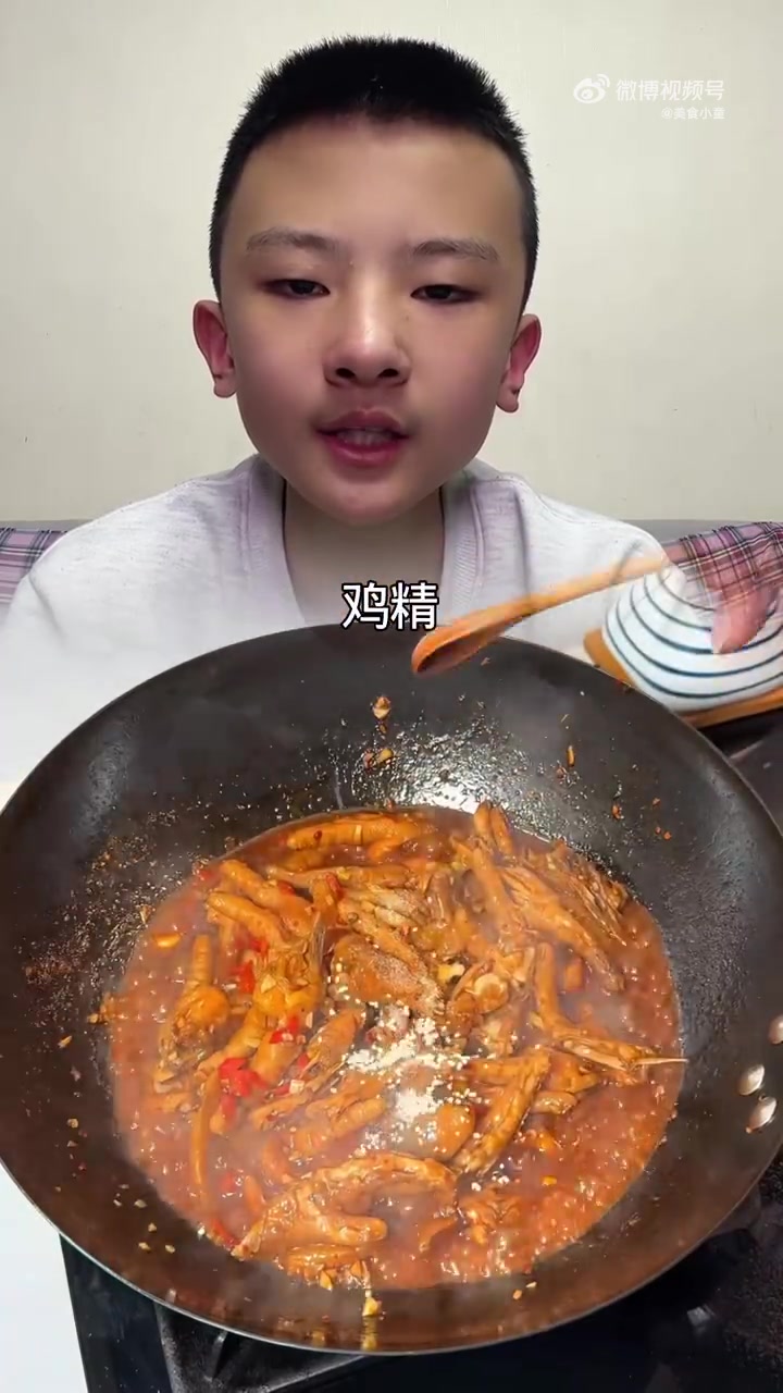 鸡爪不要做泡椒的了，试试这个香辣鸡爪，香辣又下饭#香辣鸡爪